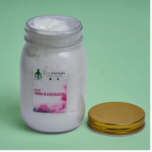 Frasco de crema con tapa dorada
